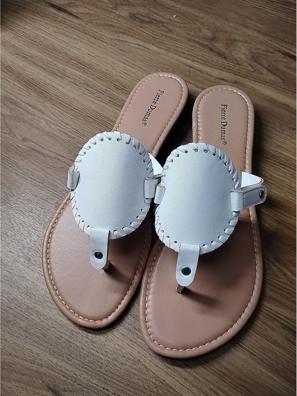 Pierre Dumas Removable Medallion Sandals White Women's Size 8.5
